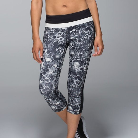EUC Lululemon Flowabunga Crops